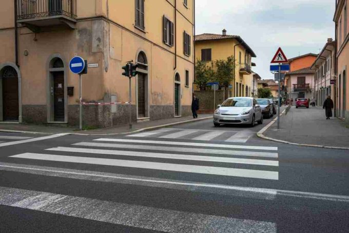 Fuga da un investimento: uomo di 37 anni si finge testimone dopo l'incidente a Parma