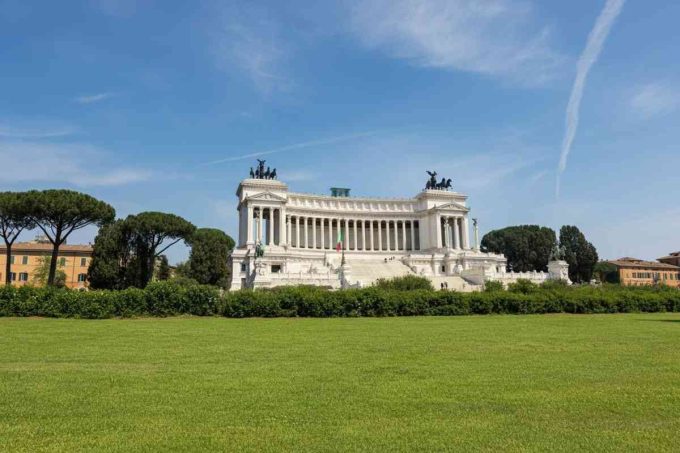 Il debito pubblico scende a 3056 miliardi: cosa significa per l'Italia?