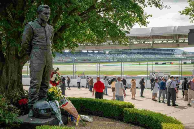 Il legame indissolubile tra Senna e Imola: il documentario che svela la storia a Venezia