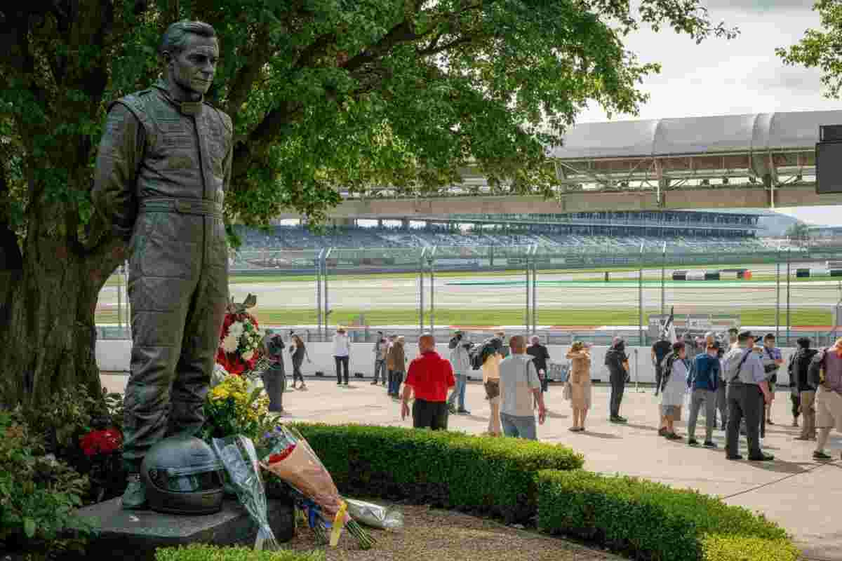 Il legame indissolubile tra Senna e Imola: il documentario che svela la storia a Venezia