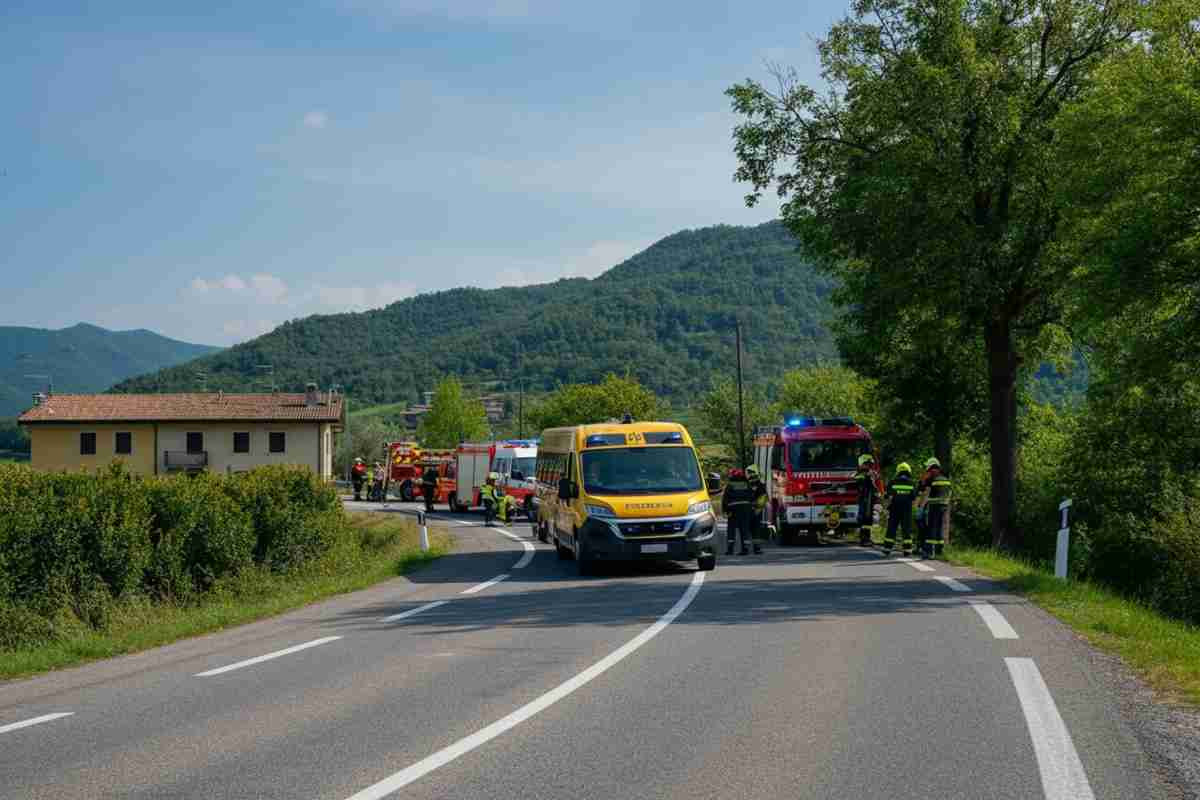 Incidente scuolabus a Buja: cinque feriti e momenti di paura