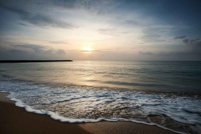 La drammatica testimonianza di una giovane veneta: violenza in spiaggia a Durazzo