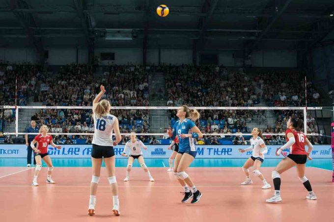 Le azzurre conquistano la finale con una vittoria emozionante contro il Brasile: 3-2!