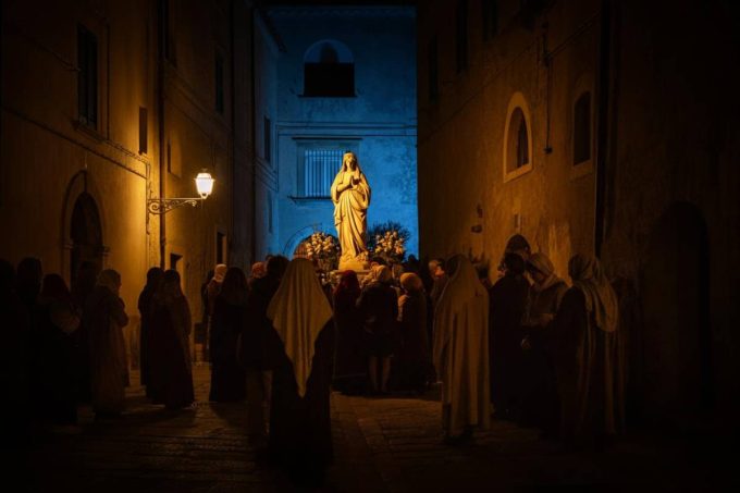 Madonna di Trevignano: Gisella Cardia sotto processo per truffa con promesse miracolose