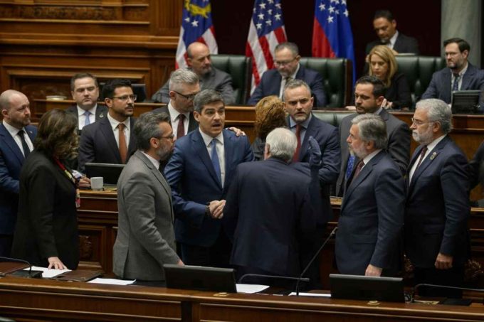 Meloni accende il dibattito: il Pd sotto assedio nel clima politico attuale