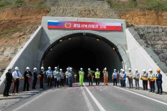 Meloni celebra la grandiosità della galleria di base del Brennero
