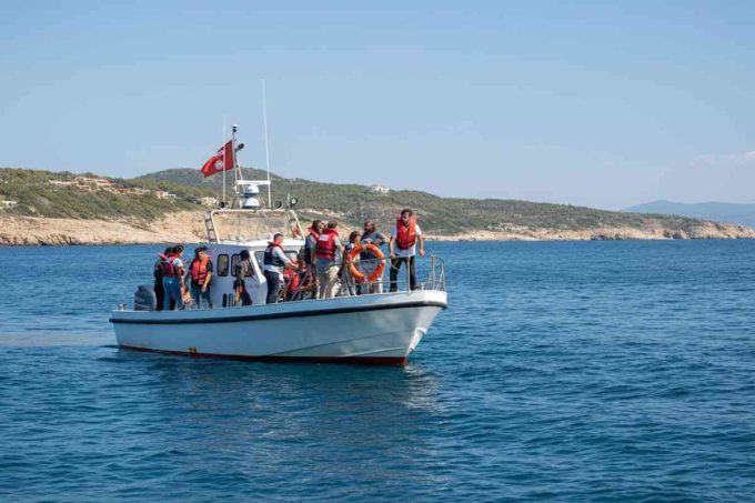 Meloni deve abbandonare i selfie e difendere i connazionali sulla Flotilla