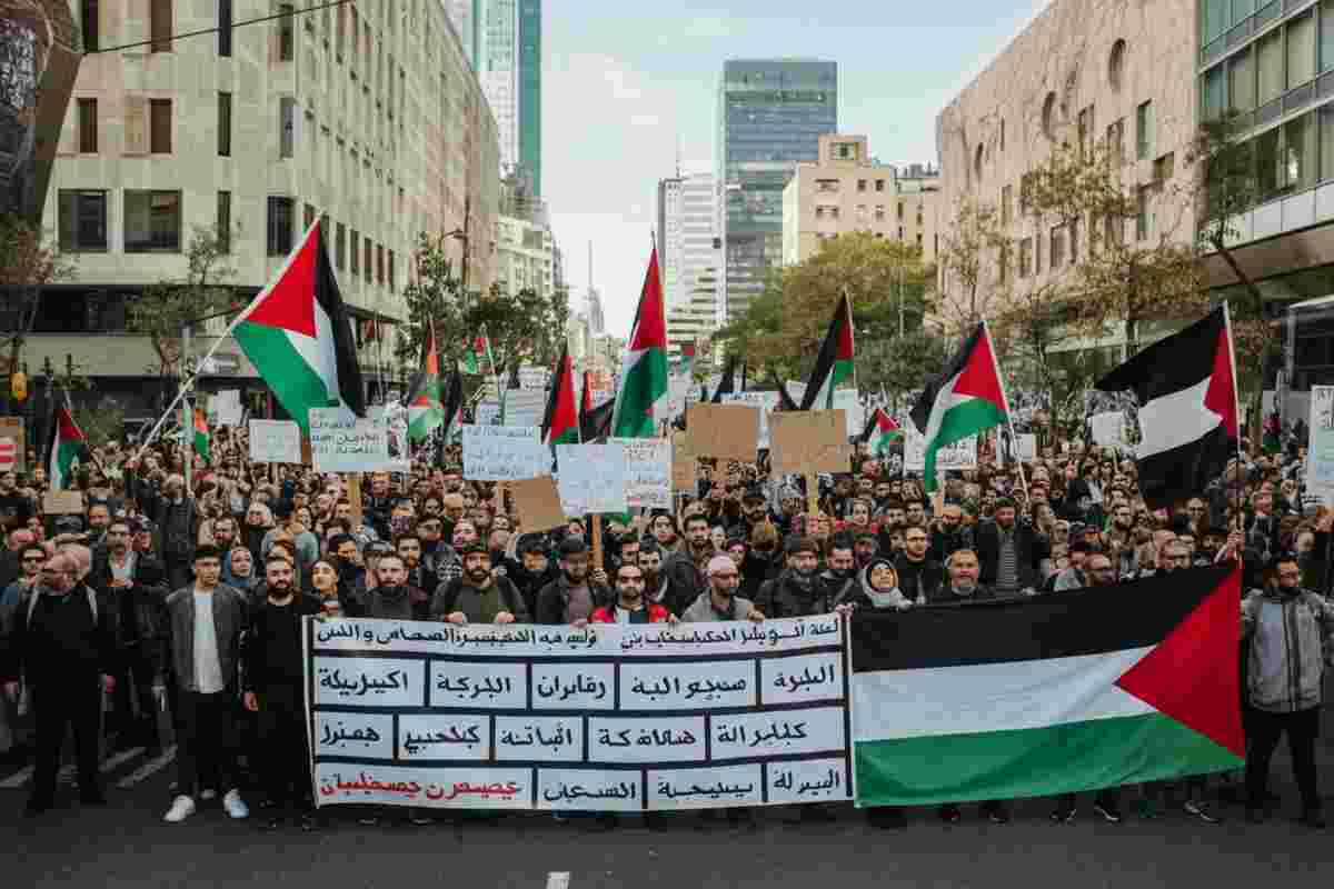 Milano e Roma in fermento: manifestazioni per Gaza tra scontri e occupazioni