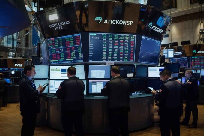 Milano in rosso: la Borsa segna un calo dell'1,61%