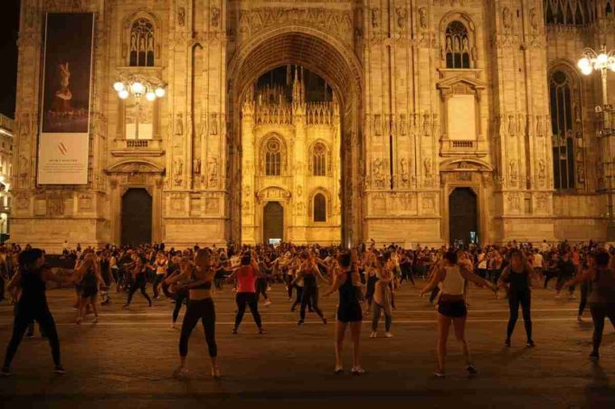 Milano si trasforma in un palcoscenico: sabato di musica e ballo per la Beauty Week