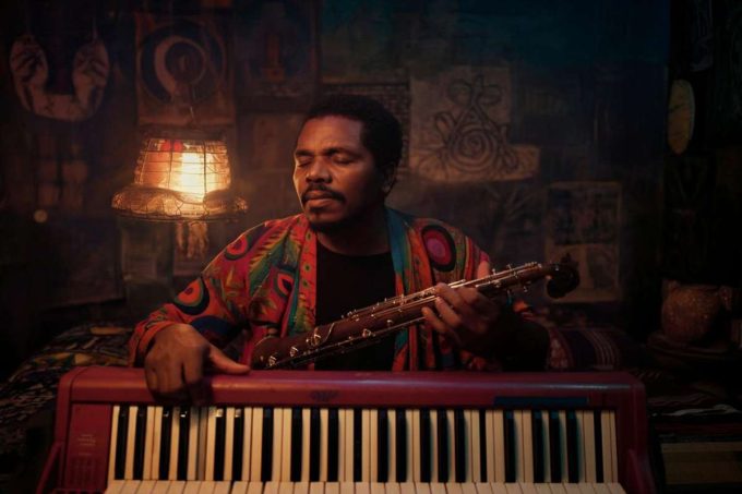 Nino D'Angelo: oltre il caschetto, la vera essenza di un artista