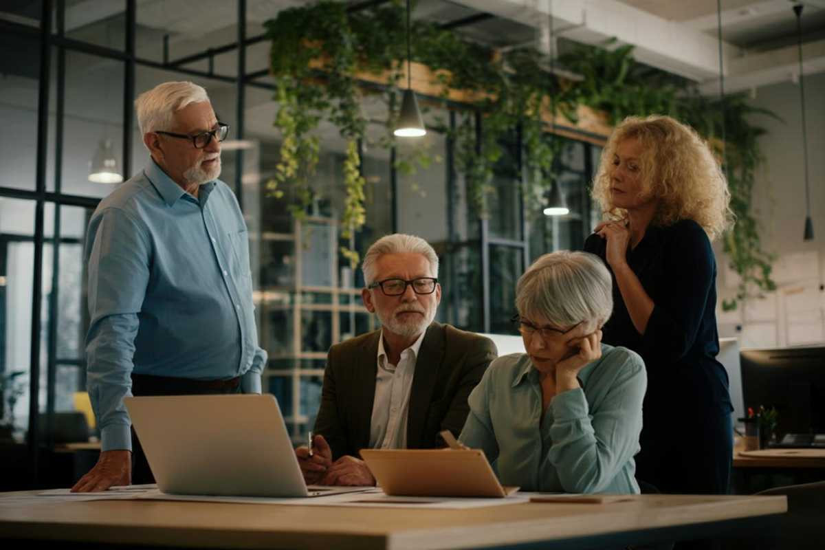 Occupati over 50 in crescita: superano il 40% del totale secondo il Cnel