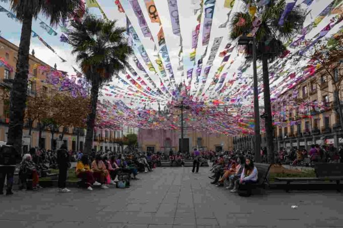 Polemica a Pistoia: consigliere di Forza Italia contro i pañuelos in piazza contro i femminicidi