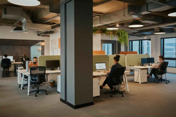 Ritrovare l'equilibrio: strategie per evitare le giornate infinite in ufficio