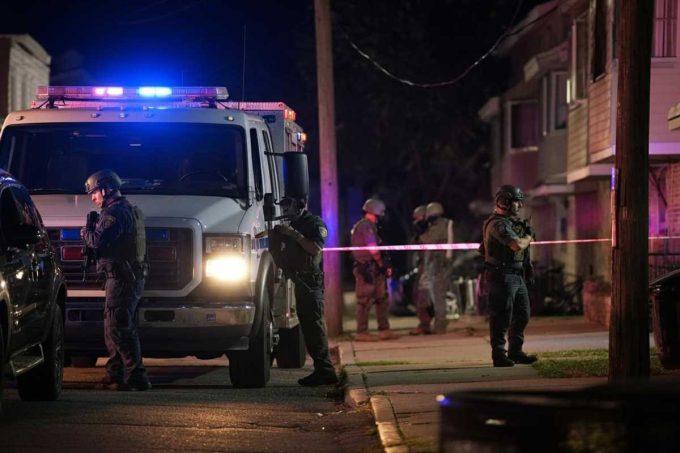 Spari in Pennsylvania: cinque agenti feriti durante un'operazione di polizia