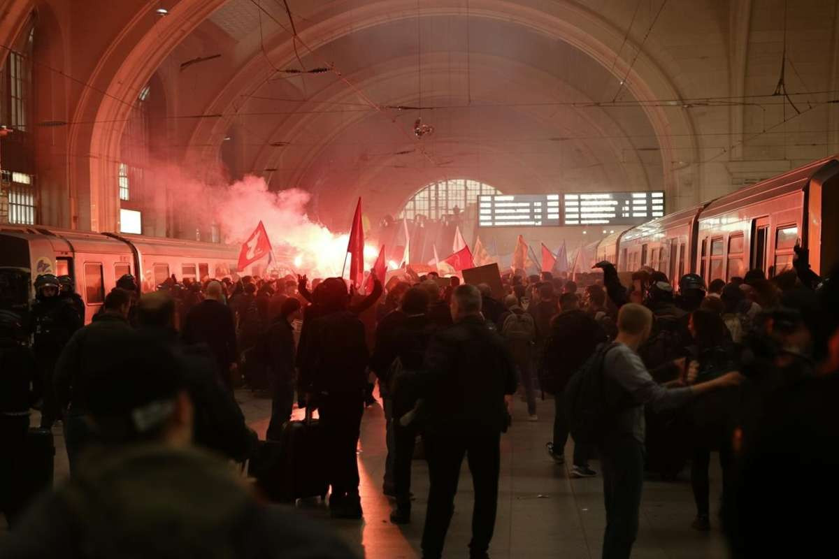 Tensione a Milano: scontri e chiusura della stazione Centrale