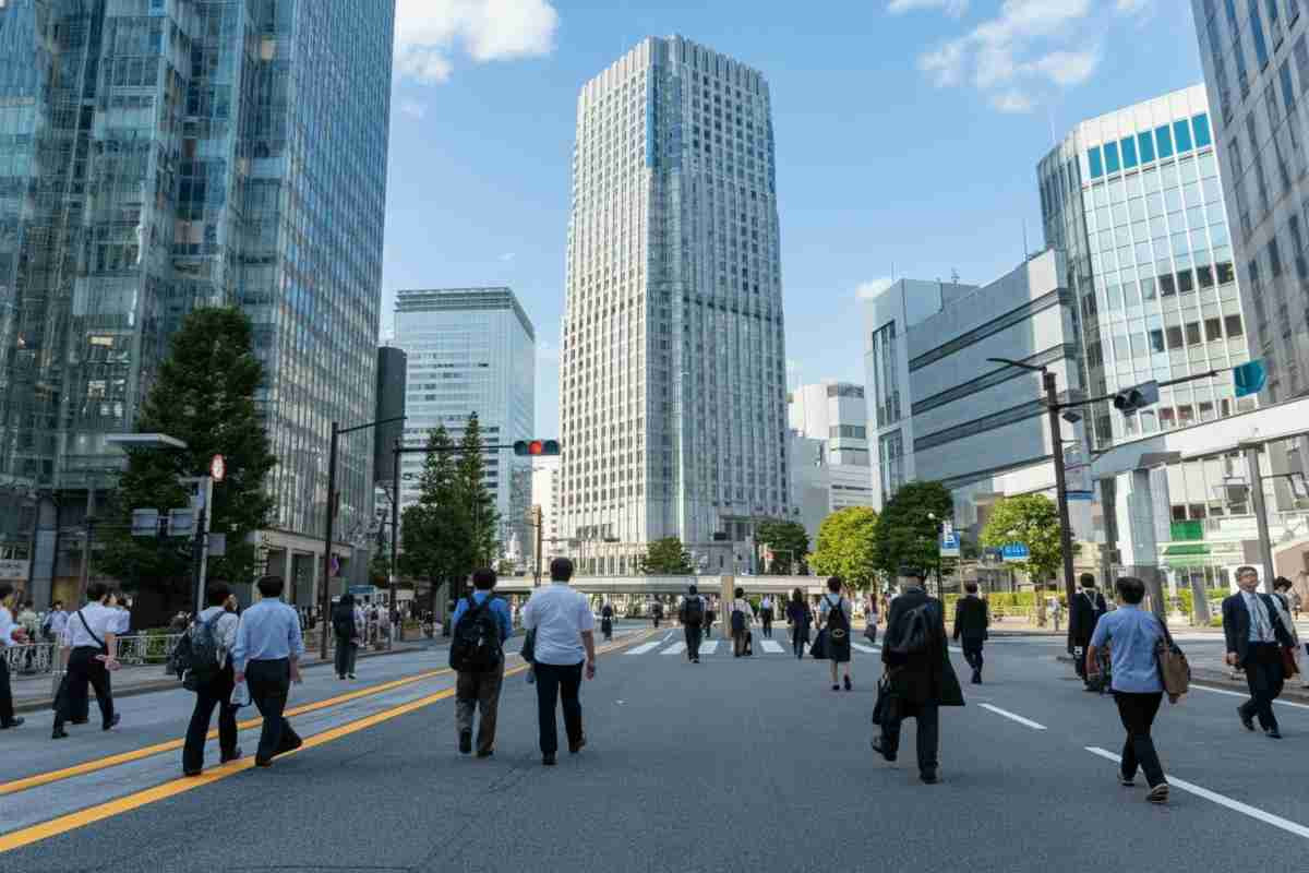 Tokyo inizia la settimana con slancio: Borsa in crescita del 0,83%