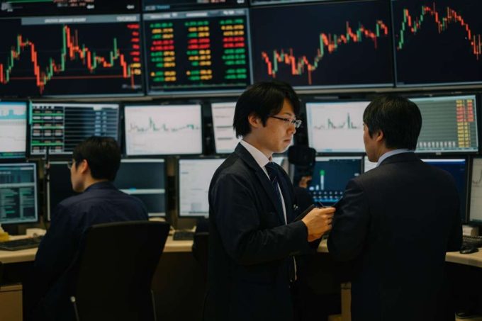 Tokyo inizia la settimana in calo: cosa aspettarsi dalla Borsa?