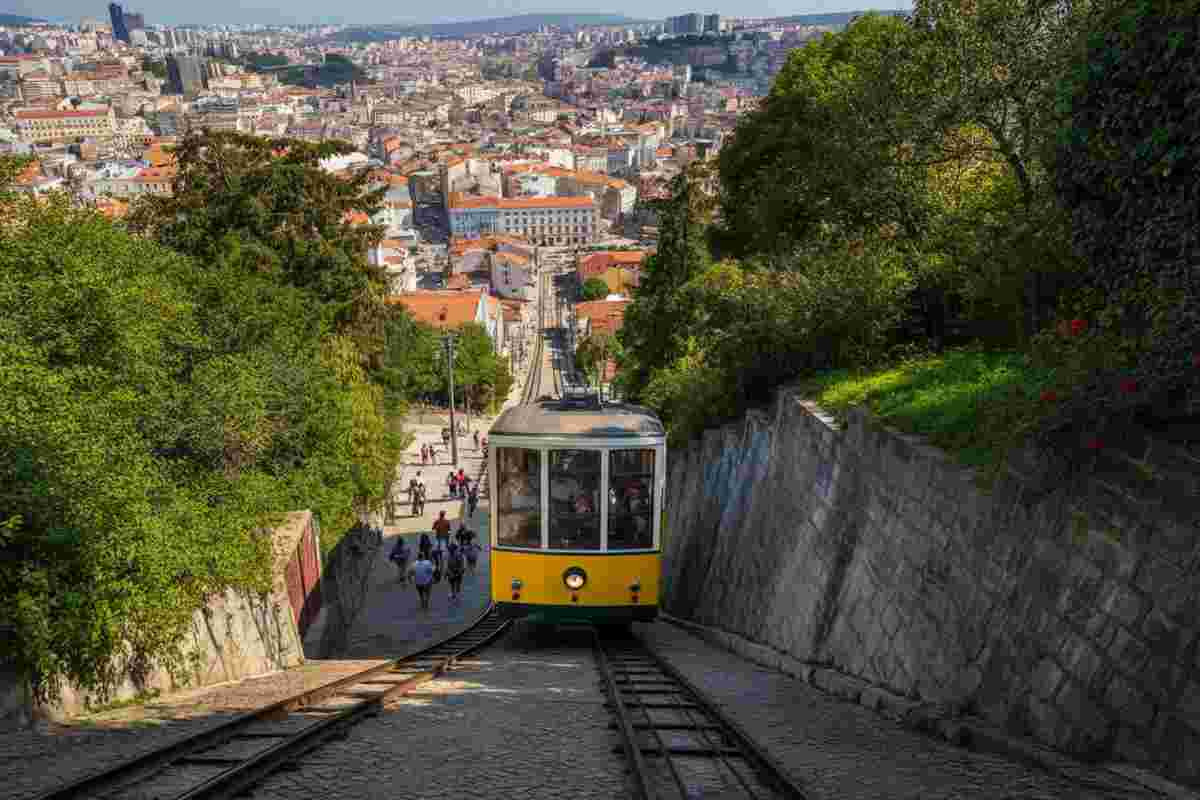 Tragedia a Lisbona: il bilancio sale a 17 morti e 21 feriti