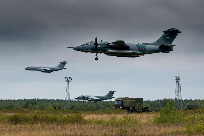 Trump avverte: i jet russi in Estonia rappresentano una minaccia seria