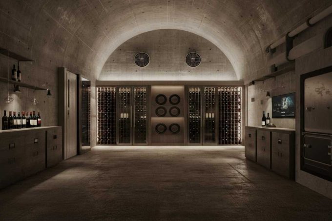 Un bunker antiatomico a Torino: l'ascensore segreto e la cantina dei vini svelati