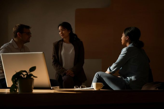 Allerta: oltre 1 milione di utenti di ChatGPT manifesta tendenze suicide