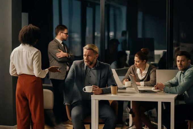 Amazon avvia il piano di licenziamenti: 30.000 posti a rischio da oggi