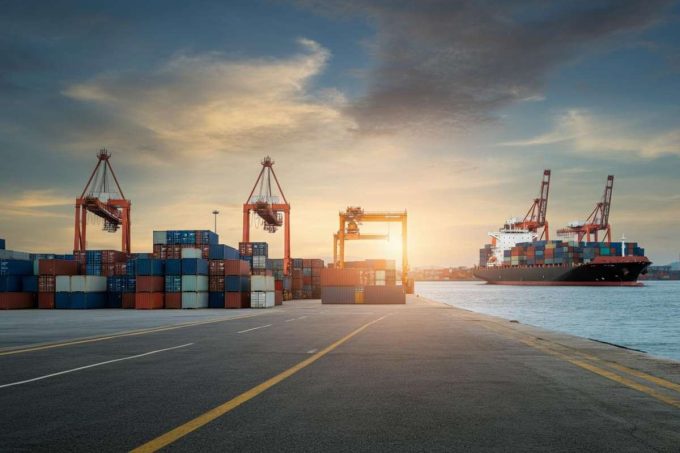 Cina annuncia la revoca dei controlli sull'export di terre rare e delle tasse portuali