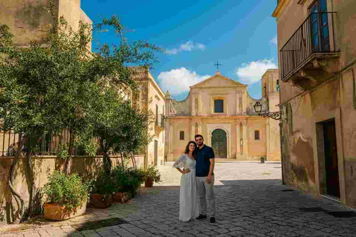 Divorzio impossibile: scoprono di non essere mai stati sposati a causa di un errore del prete