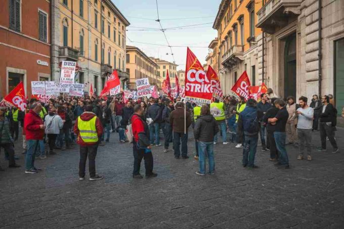 Domani sciopero generale: tutto quello che devi sapere sui settori coinvolti