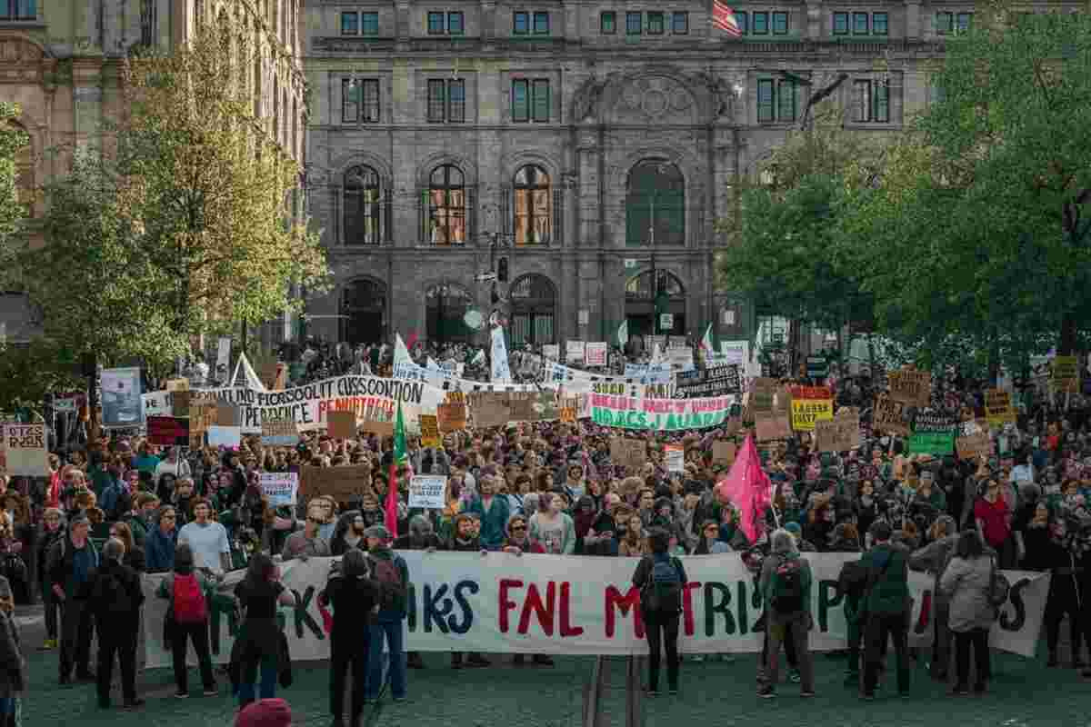 Due milioni in piazza: il grande sciopero della Cgil mobilita l'Italia