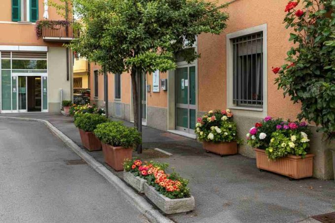 Ex accoltellata davanti al lavoro: arrestato il sospettato dopo la denuncia