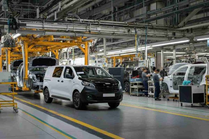 Fim, Stellantis registra un terzo di calo nella produzione in nove mesi