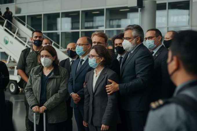 Flotilla, il rientro di 26 italiani: un arrivo carico di polemiche a Roma e Milano