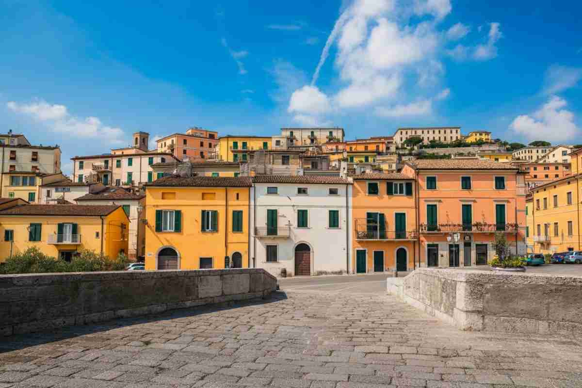 Giorgetti: gli affitti brevi non sono una questione di vita o di morte