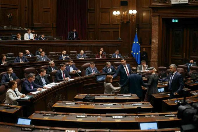 Grecia: il parlamento decide sul controverso aumento a 13 ore della giornata lavorativa