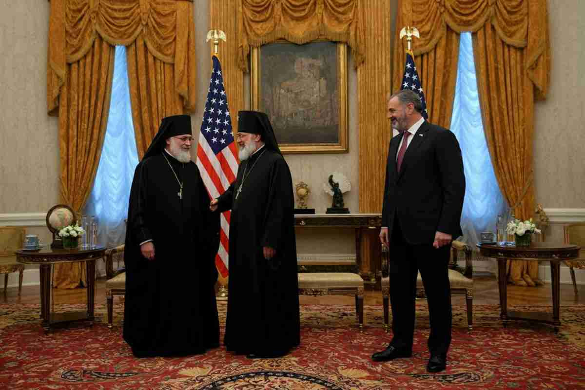 Mattarella e Papa Leone XIV: un appello alla resistenza contro l'oligarchia e l'importanza di due popoli e stati