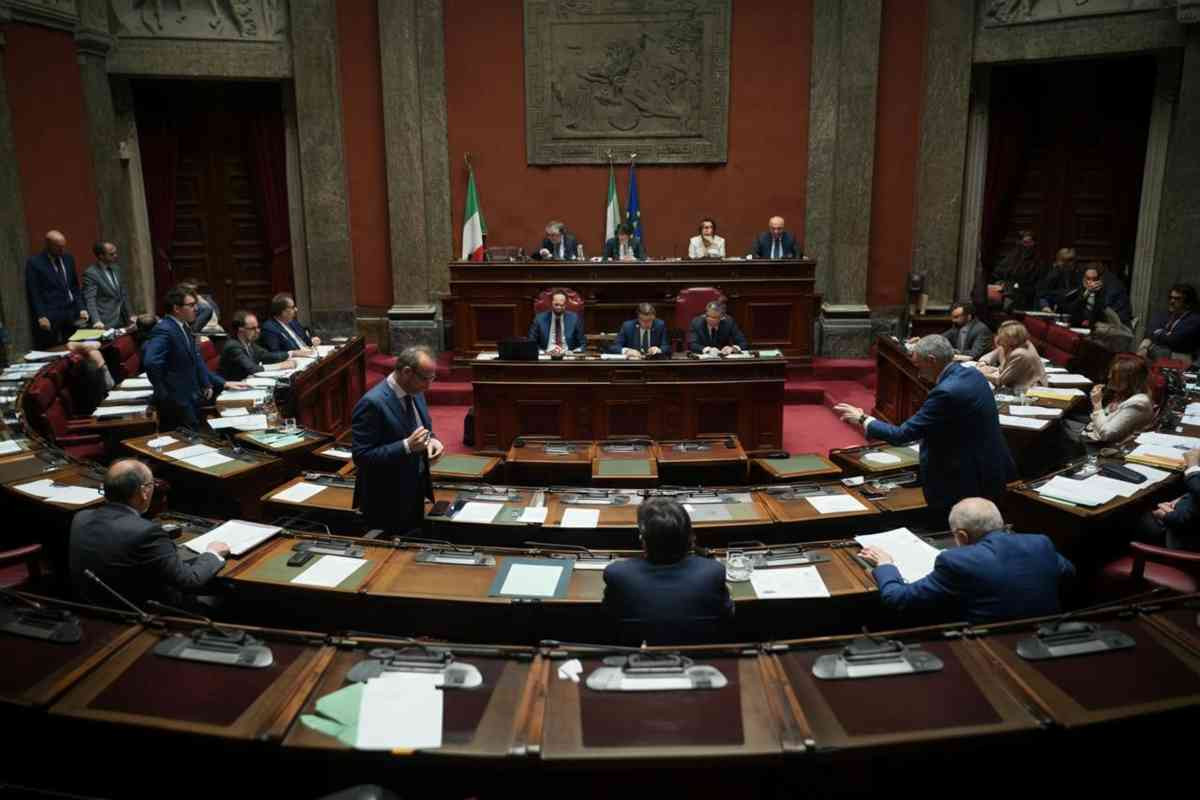 Meloni risponde all'opposizione: Noi usciamo dalla procedura Ue