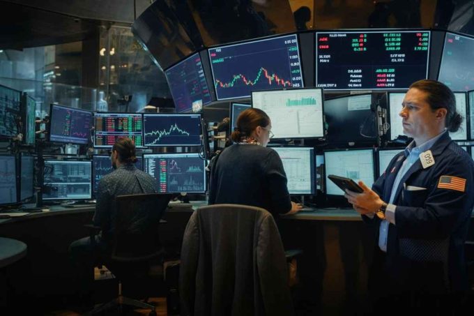 Milano in equilibrio, Azimut vola in Borsa