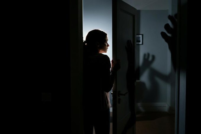 Minacce inquietanti e una fuga in pigiama: la storia del 53enne ispirato a Turetta