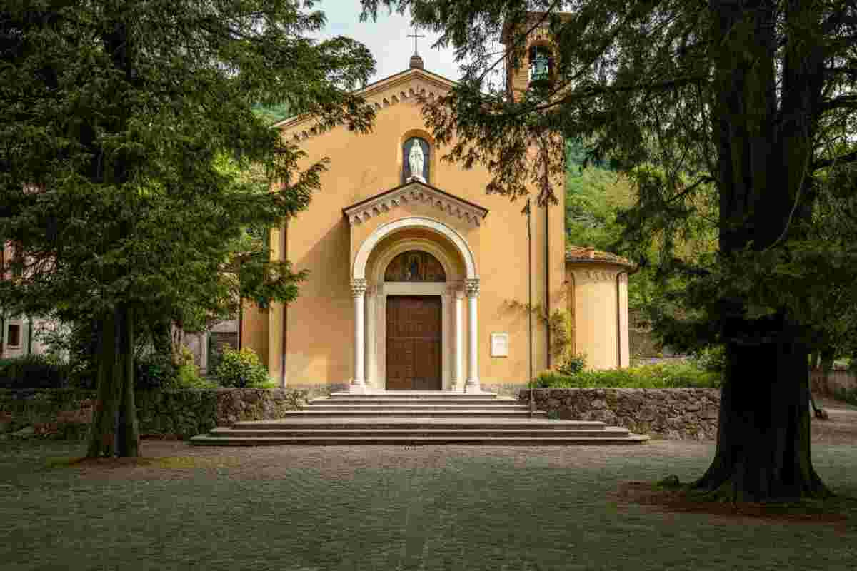 Ocone in chiesa dopo la strage: il dramma nel Sannio tra omicidi e misteri