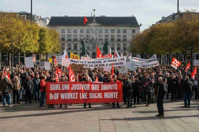 Oltre 200mila in piazza a Roma: Landini difende la democrazia contro le critiche