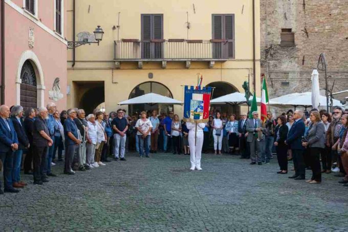 Raduno di Predappio: oltre mille partecipanti e il ritorno dei saluti romani