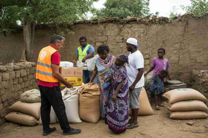 Tagli agli aiuti: 13,7 milioni di persone a rischio di emergenza sociale