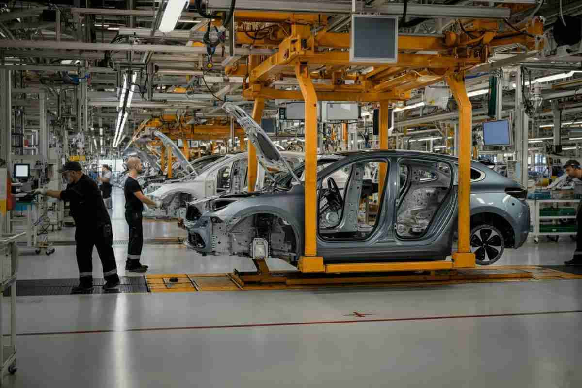 Tavares svela i suoi dubbi sulla strategia di Stellantis