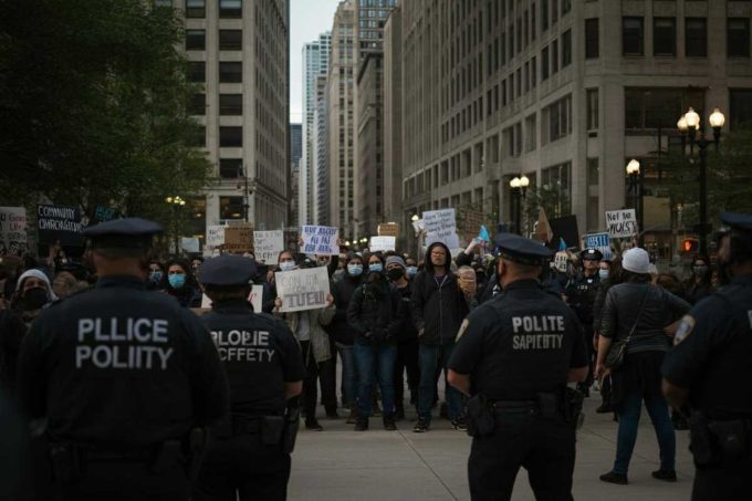 Trump invia 300 membri della Guardia nazionale a Chicago: quale impatto atteso?