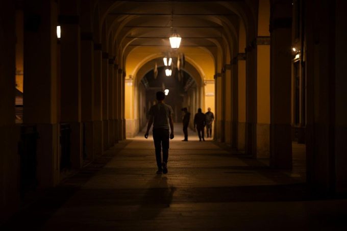 Arrestati i responsabili del brutale pestaggio in corso Como: la vittima in fin di vita e destinata a rimanere invalida