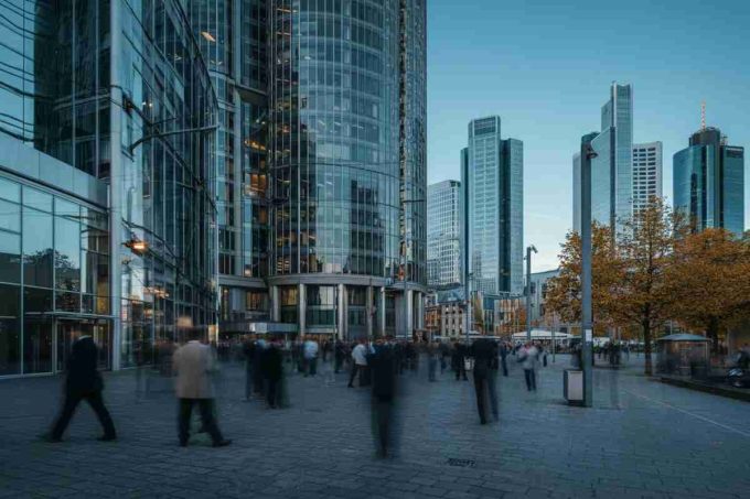 Borsa europea in crescita: Milano guadagna lo 0,7% mentre si attendono i dati macro degli Stati Uniti