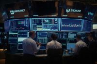 Borsa europea in discesa: l'ombra dell'intelligenza artificiale pesa su Milano