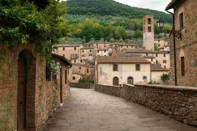 Falaschi: la scelta tra partire o restare nell'Italia dei paesi